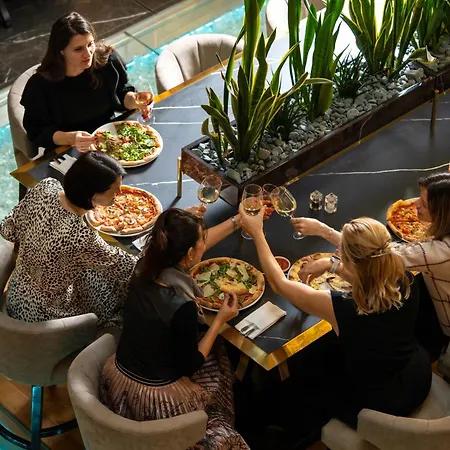 Radisson Blu 5* Bükreş